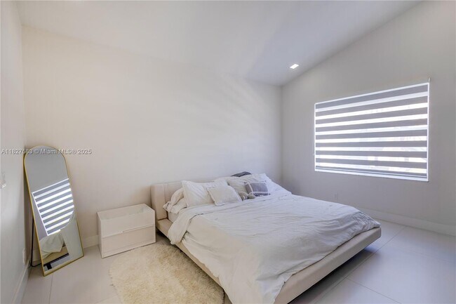 Building Photo - 649 SW 168th Way