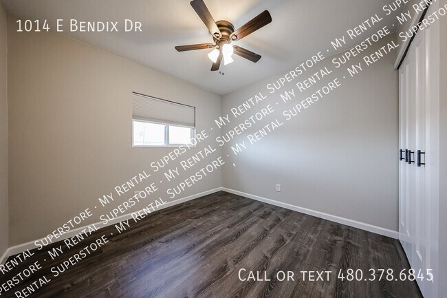 Building Photo - 1014 E Bendix Dr