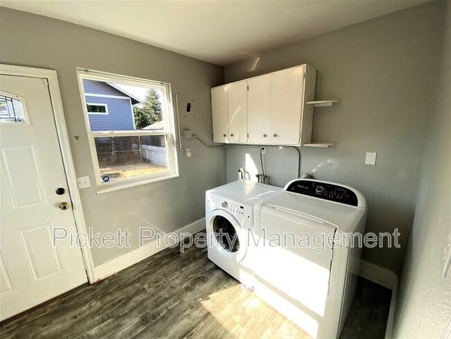 Building Photo - 631 Bertha Ave