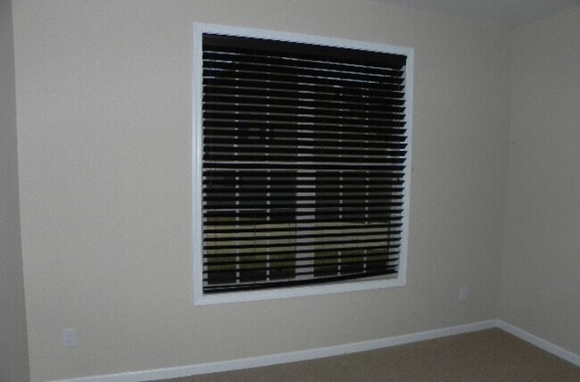 Building Photo - 4 Bedroom - Near Ft Moore