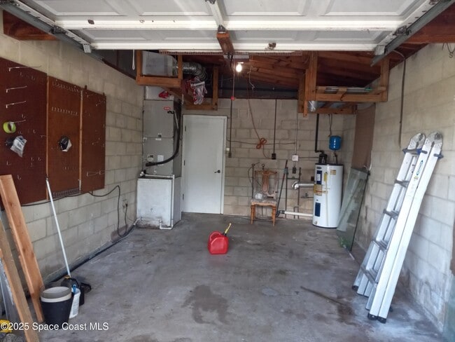 Building Photo - 231 N Plumosa St