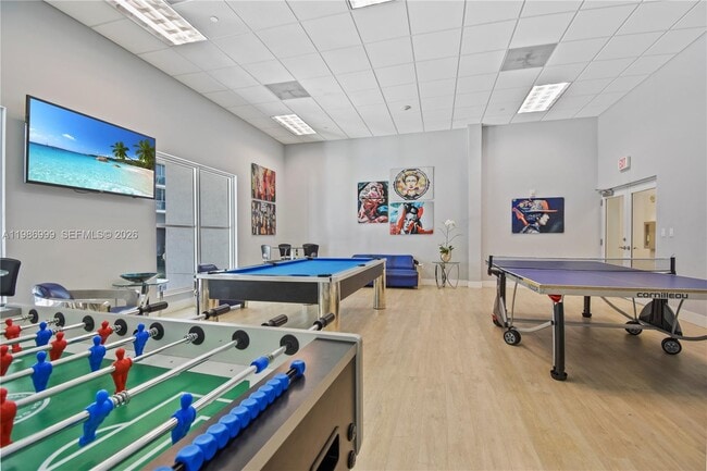 Building Photo - 1800 N Bayshore Dr