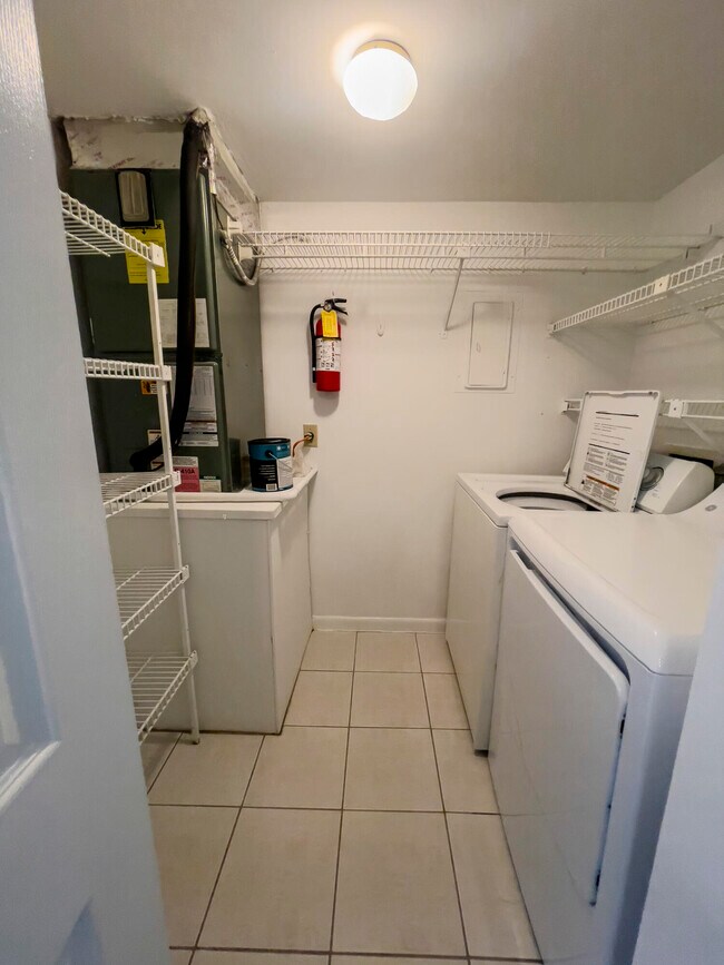 Building Photo - 3624 La Aires Ct