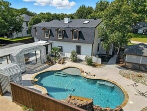 Building Photo - 1323 Dublin St