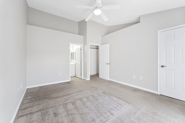Building Photo - 737 Hilltop Ln