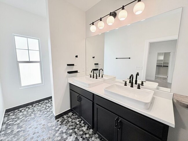 Building Photo - 211 Crooked Cedar Way