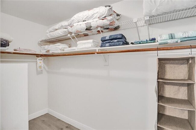 Building Photo - 101 N Birch Rd