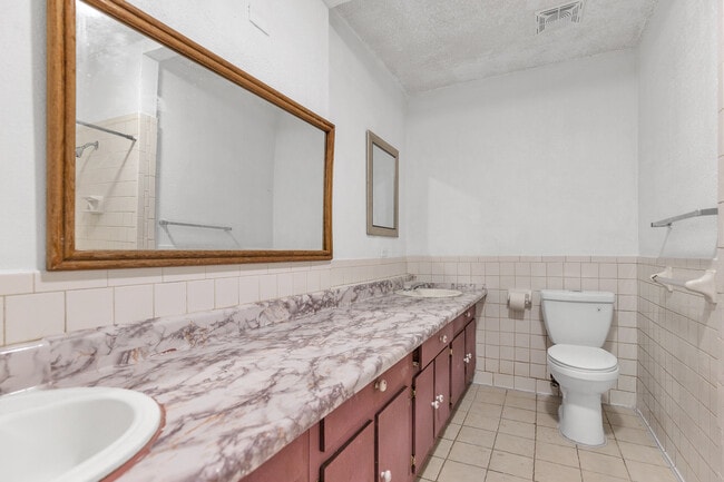 Building Photo - 5935 Highfield St