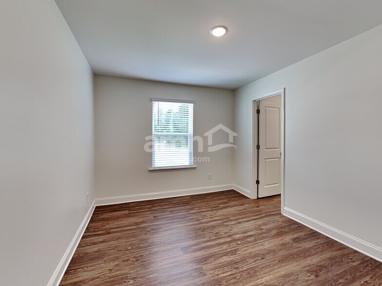 Building Photo - 3201 Brierhill Rd