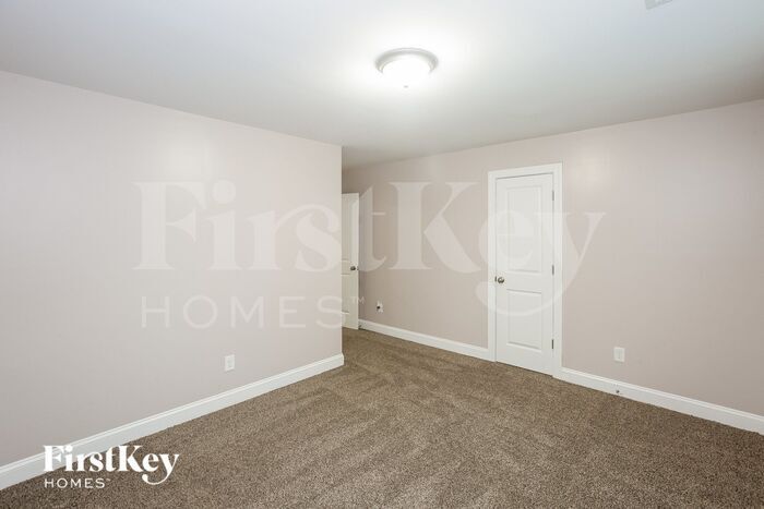 Building Photo - 1401 Living Wy