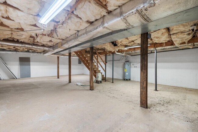 Building Photo - 313 Arrowood St SE