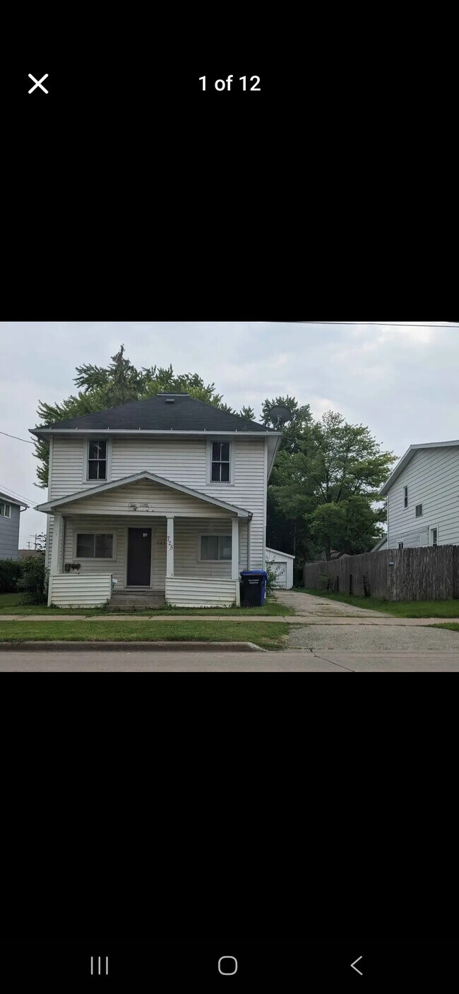 Building Photo - 725 W Franklin St