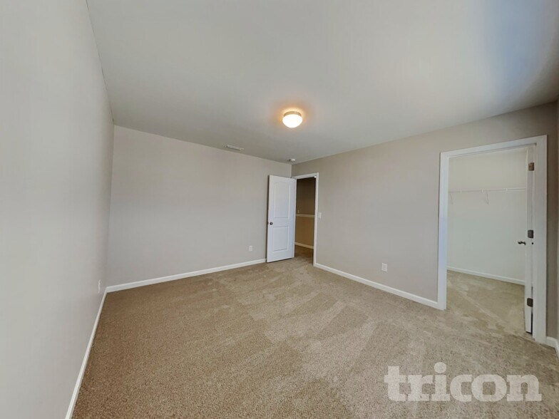 Building Photo - 1705 Sawtooth Ct