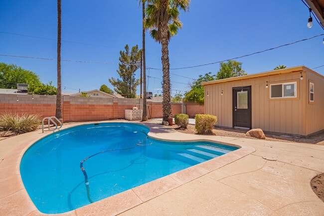 Building Photo - 7813 E Cypress St