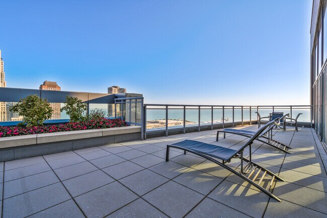 Building Photo - 450 E Waterside Dr
