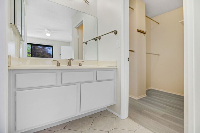 Building Photo - Your Dream 3BR/2.5BA Rental in the Desirable 'Dearborn Grove' Community in Redlands!
