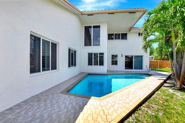 Building Photo - 4517 NW 5th Ave