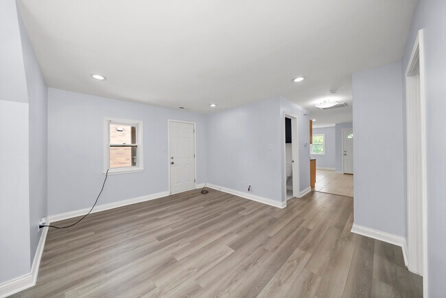 Building Photo - 3055 N Nordica Ave