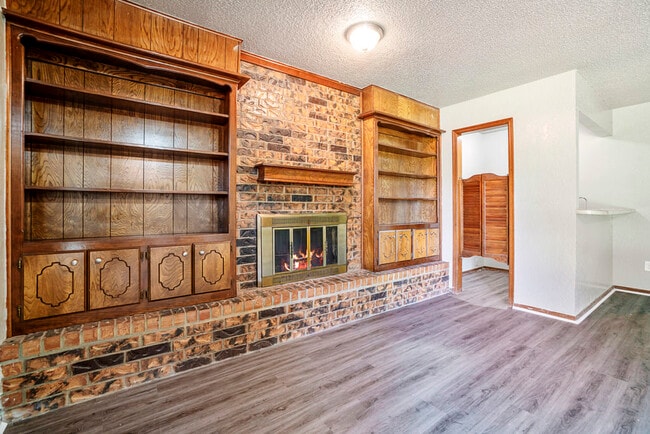 Building Photo - 5520 Evanbrook Terrace