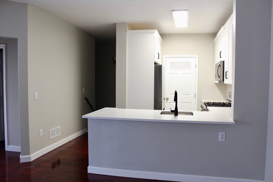 Building Photo - 1233 Eagle Pointe Dr