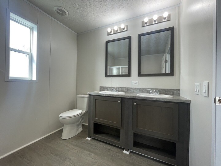 Building Photo - 15386 Danseur Dr