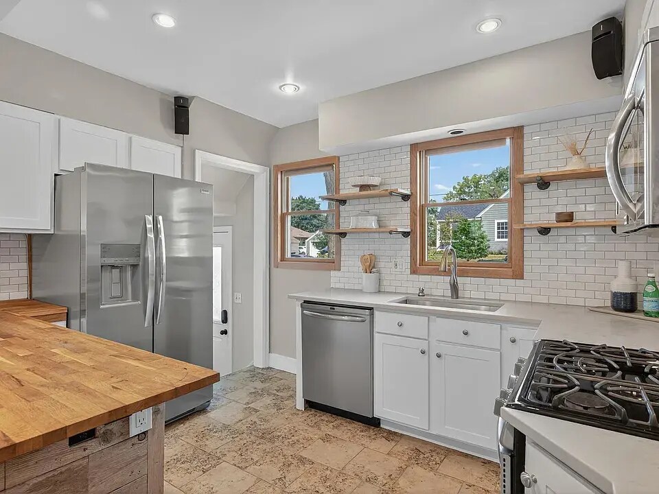 Kitchen - 5600 Harriet Ave