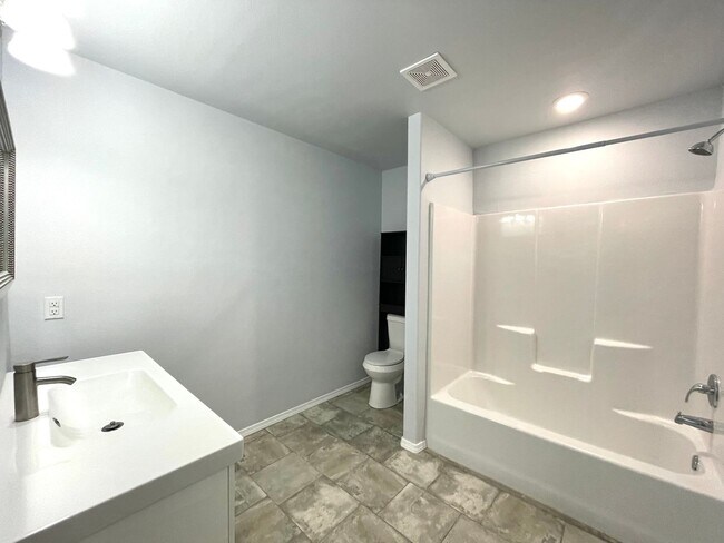 Building Photo - 3 bed 2 bath Move In Ready! Frenship ISD