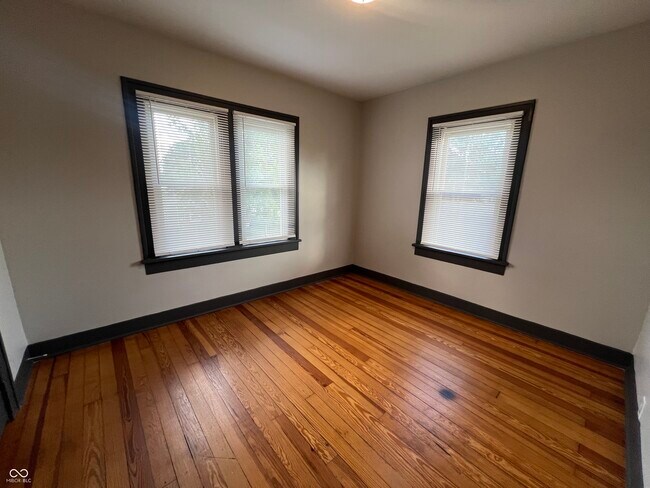 Building Photo - 154 S 9th Ave