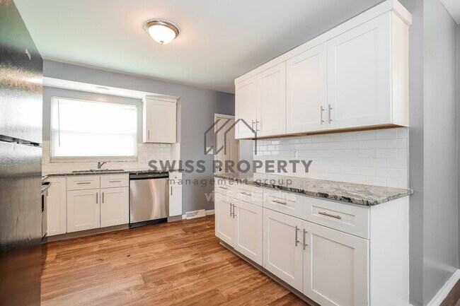 Building Photo - 1642 Marina Dr