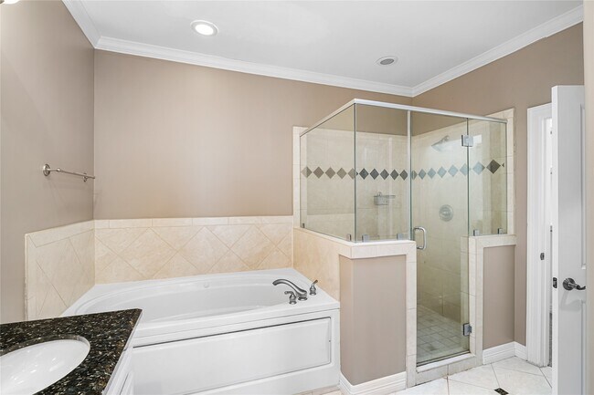 Building Photo - 2150 Bancroft Ln