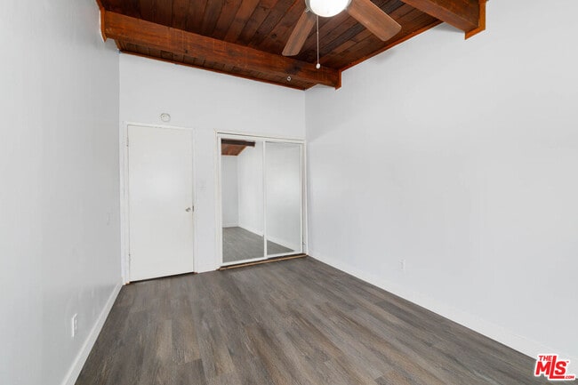 Building Photo - 5633 Cedarglen Dr