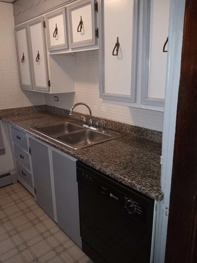 Building Photo - 105 Illsley St