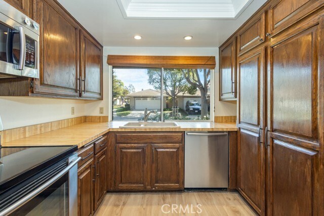 Building Photo - 17301 Peach