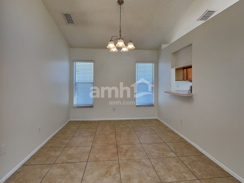 Building Photo - 96 Knights Hollow Dr