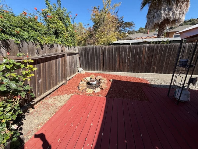 Building Photo - 2069 Horne St