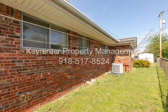 Building Photo - 3 Bed 1.5 Bath in Great Midtown Location!