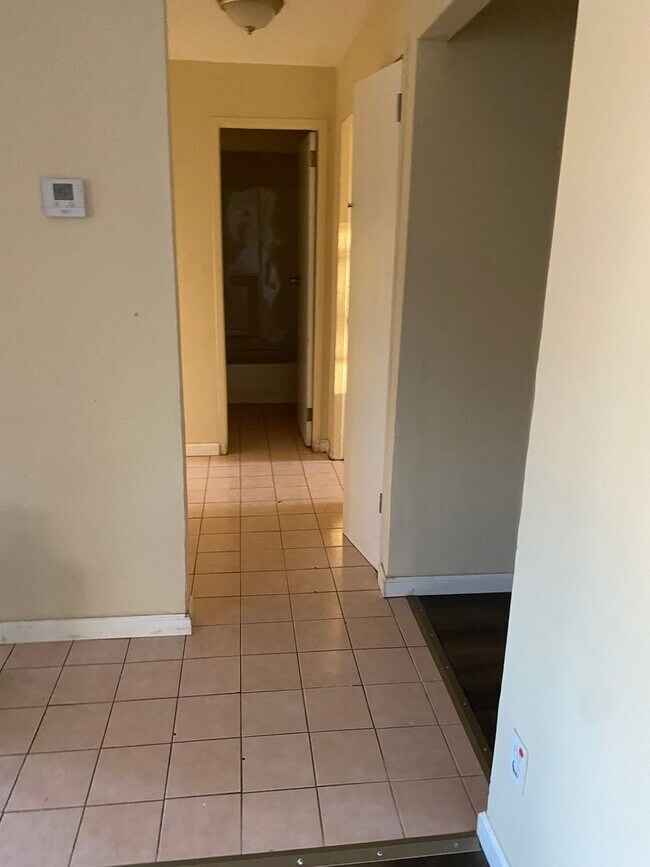 Building Photo - Nice 3BD/1BA Home