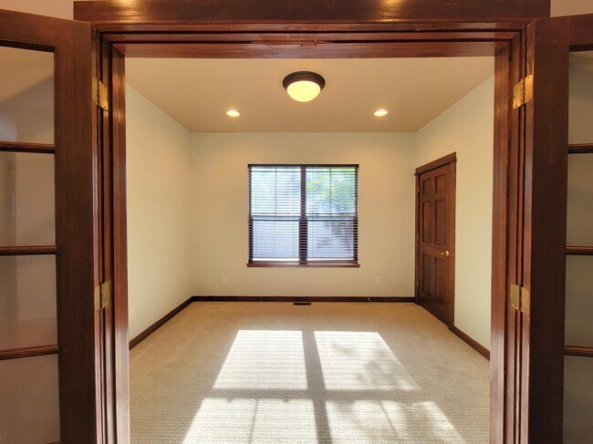 Building Photo - 1624 Gale Ct