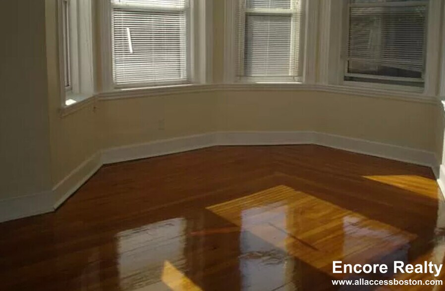 Building Photo - 126 Warren St