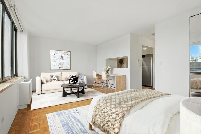 Building Photo - 161 W 61st St