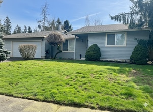 Building Photo - Charming Tualatin home on corner lot!