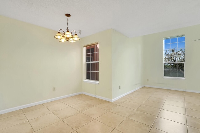 Building Photo - 1385 Crystal Way