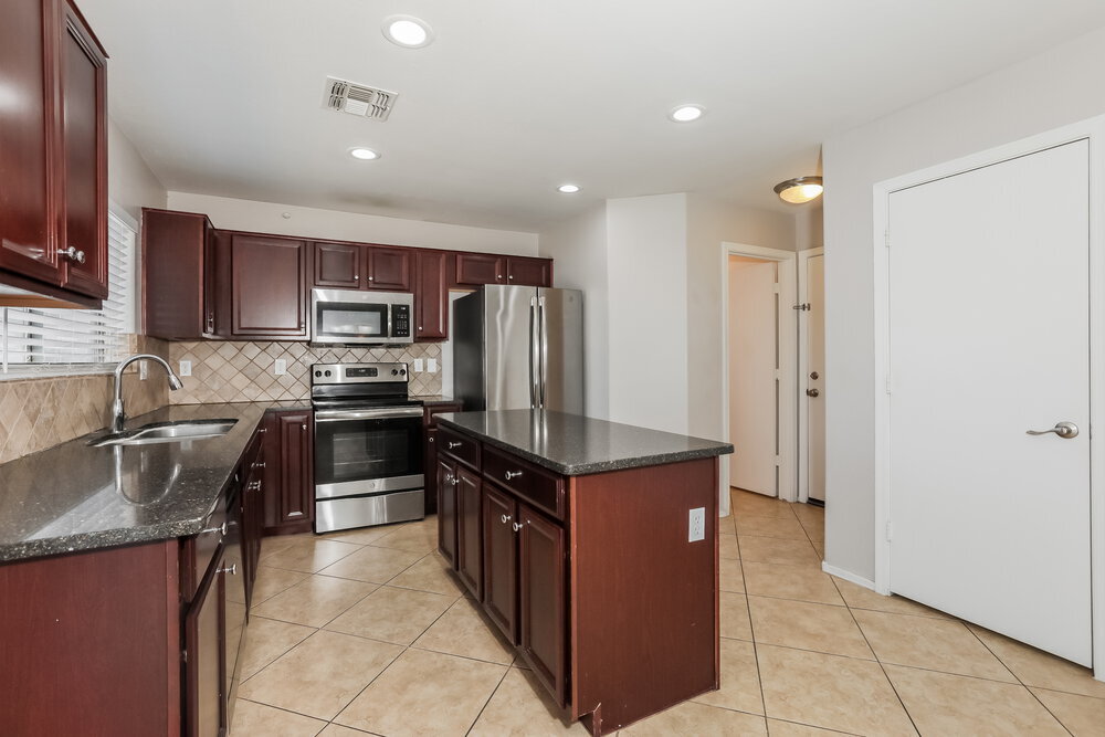 Building Photo - 30846 N Bramwell Ave