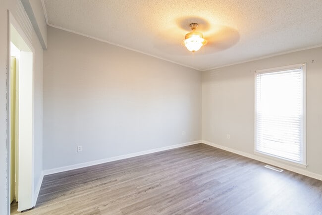 Building Photo - 105 Sawmill Dr