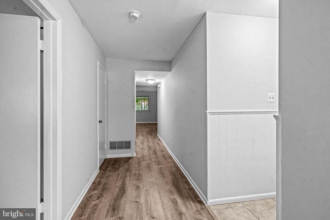 Building Photo - 202A Kelly Cove