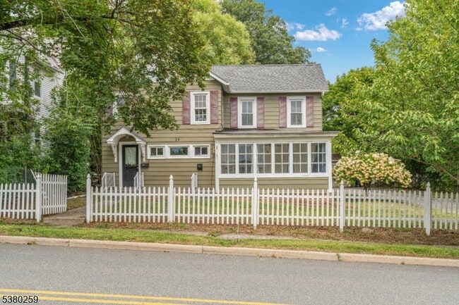 Building Photo - 29 Walnut St