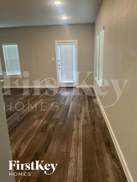 Building Photo - 317 N Centro Cir