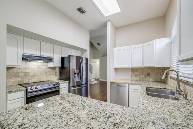 Building Photo - 6158 Valley Clf