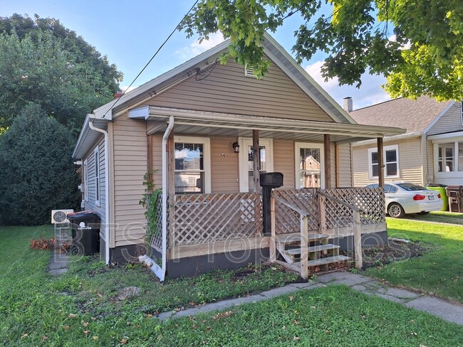 Building Photo - 114 S Cedar St