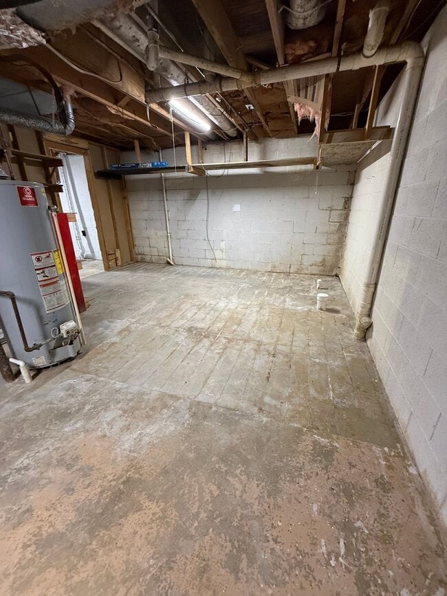 Building Photo - 3 BR 2 Bath Brick home